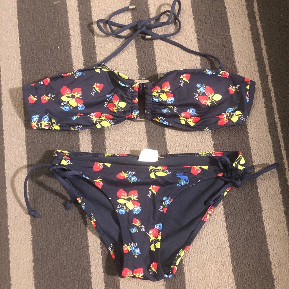 Abercrombie Bikini set S/XS in like new condition